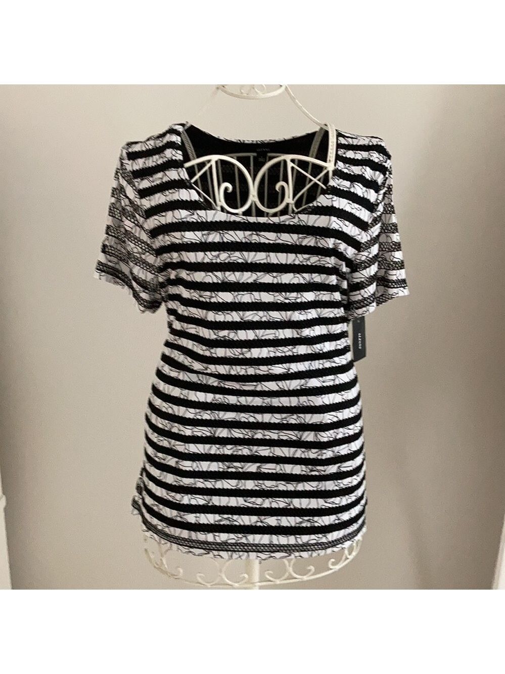 𝅺SHORT sleeve top - Picture 4 of 7